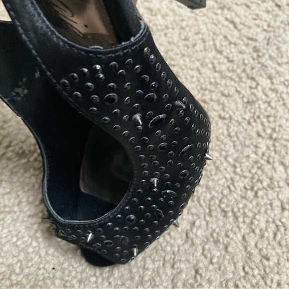 Fergie Hermosa Black Satin Beaded Spiked Slingback Peeptoe Pumps Heels - Picture 7 of 13